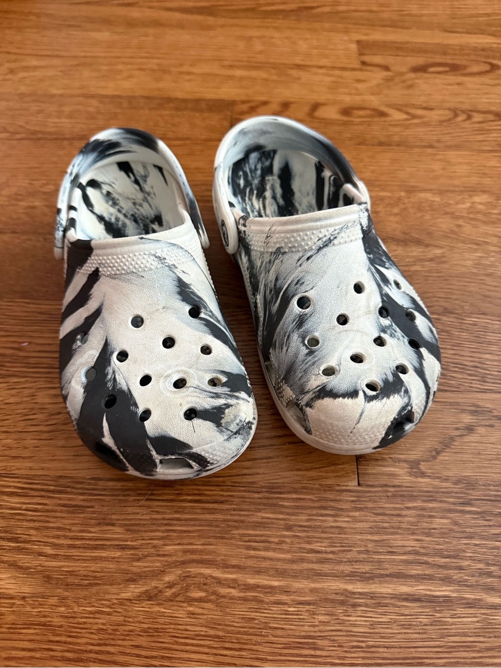 Kids Marble-Pattern Crocs- Black & White size 2